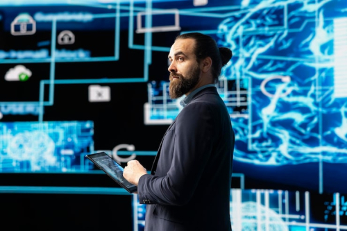 Smart Distribution: How Algorithms Favor Expert Sources